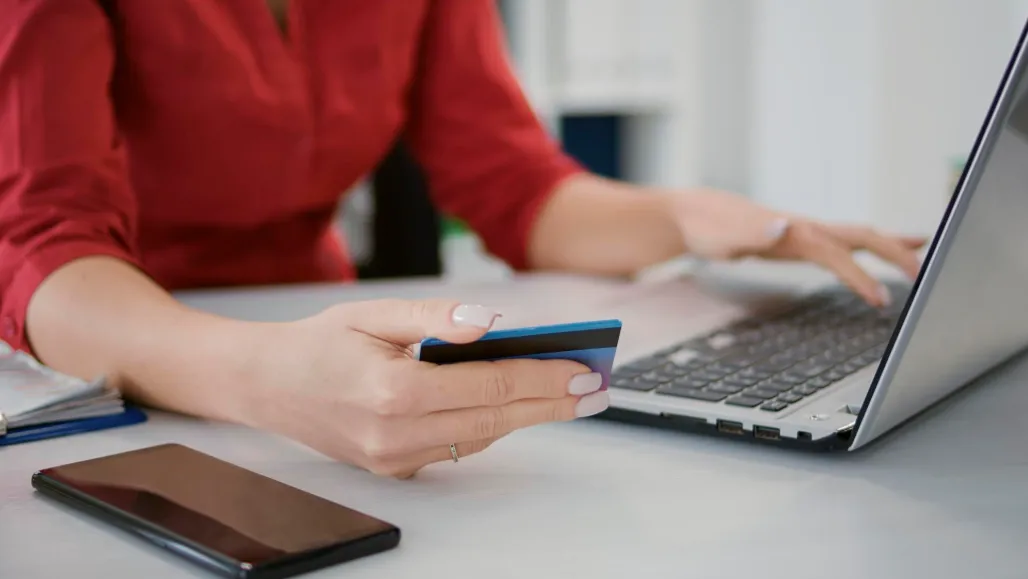 Doing online shopping with credit card